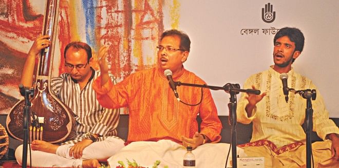 Dr. Asit Roy and Md. Alamgir Parvez perform a jugalbandi.  Photo Courtesy: Bengal Foundation