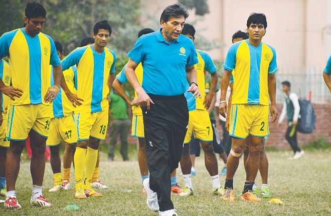 Ali Akbar (in front), who coached Abahani in two seasons previously, came here yesterday for his third stint with the Sky Blues. Here the Iranian is seen conducting his first training session with the players at the club ground in Dhanmondi in the afternoon. PHOTO: STAR