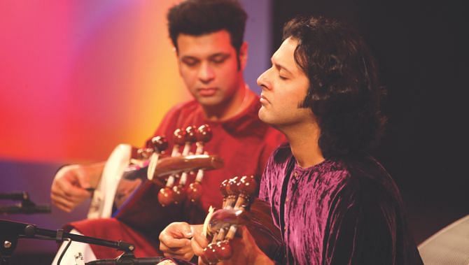 Aman and Ayaan Ali Khan captivate the Dhaka music lovers with their performances. 