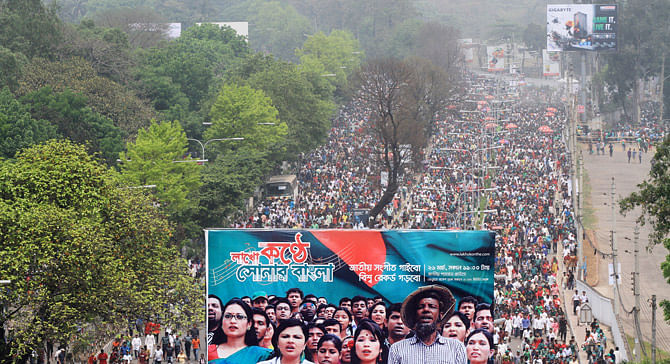 Hundreds of people march to the National Parade Ground to sing national anthem together Wednesday in a bid to set a new world record. Photo: Palash Khan