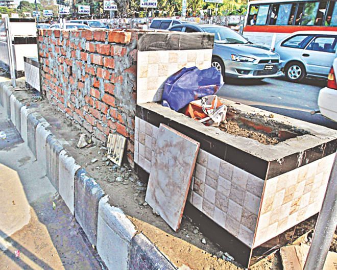 Brick structures wrapped with kitchen and toilet tiles are being built on the central reservation of a thoroughfare near Mohakhali flyover as part of a 