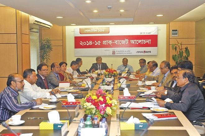 Akbar Ali Khan, former adviser to caretaker government, and Shawkat Hossain, president of Institute of Chartered Accountants of Bangladesh, attend a pre-budget discussion co-organised by ICAB and Prothom Alo at the newspaper's office in Dhaka yesterday.  Photo: Star