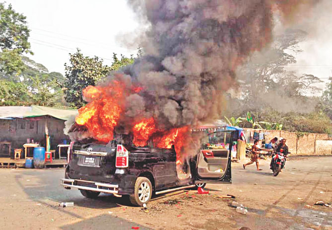 Enraged by BCL attack on them, BNP men set fire to a lawmaker's car in front of the DMCH. Photo: Star