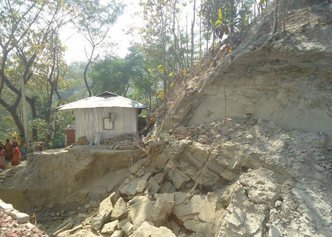 Landslide caused during cutting of a hill for road construction at Siddique Nagar in Bandarban Sadar upazila killed a worker and injured four others yesterday. PHOTO: STAR