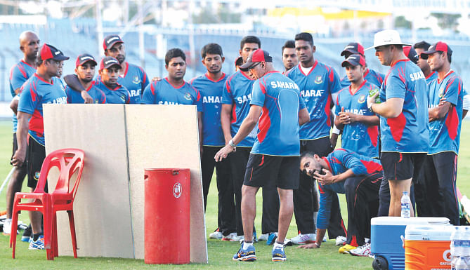 BACK TO THE DRAWING BOARD: Bangladesh coach Chandika Hathurusingha (C) draws his players' attention during the Tigers' training session at the Zahur Ahmed Chowdhury Stadium in Chittagong yesterday afternoon. PHOTO: ANURUP KANTI DAS