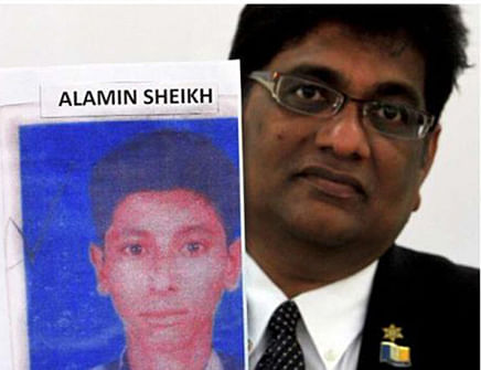 Claiming damages: Raveen holding up a photo of Alamin who is currently in an Immigration detention centre. Photo: The Star