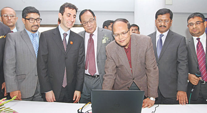 Third from right, Atiur Rahman, governor of Bangladesh Bank, launches Payoneer's online payment gateway service through Bank Asia at Purbani Hotel in Dhaka yesterday. A Rouf Chowdhury, chairman of Bank Asia, and Scott H Galit, chief executive of New York-based Payoneer, were also present.  Photo: Star