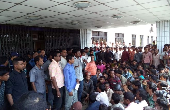 The workers and miners of Barapukuria Coal Mining Company Ltd in Dinajpur hold a protest rally inside the complex yesterday demanding cancellation of the recent amendment to the manpower structure of the company.  PHOTO: STAR