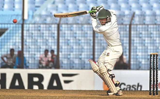Young Bangladesh batsman Mominul Haque plays an attractive back-foot square drive on way to scoring a match-saving hundred on the fifth day of the second Test against Sri Lanka at Zohur Ahmed Chowdhury Stadium in Chittagong yesterday. Photo: Anurup Kanti Das