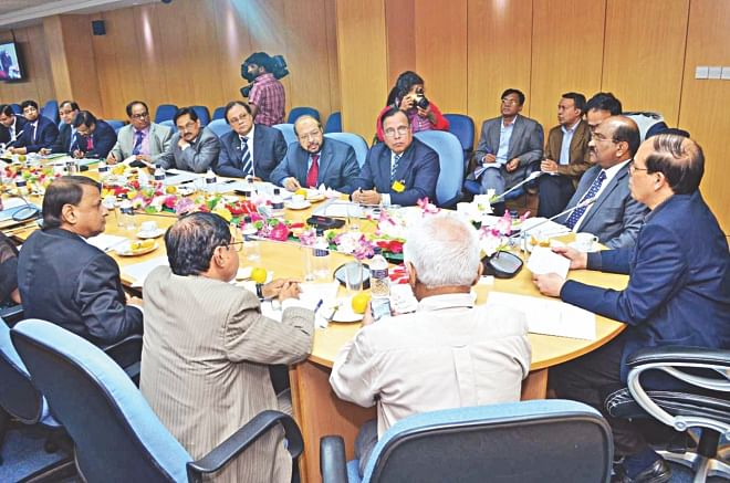 Atiur Rahman, governor of Bangladesh Bank, briefs chief executives of banks on random anti-money laundering inspections by the Financial Action Task Force, at the central bank's headquarters in Dhaka yesterday.  Photo: BB