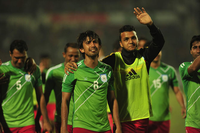 Bangladesh captain Mamunul Islam (C) and his teammates could not keep their overflowing emotions in check after their heart-breaking 3-2 defeat against Malaysia in the Bangabandhu Gold Cup final yesterday. PHOTO: FIROZ AHMED
