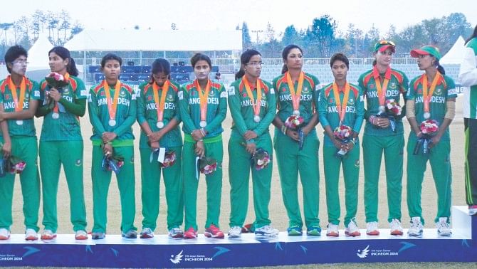 The Bangladesh cricketers stand sombrely on the podium with the silver medals after losing the final of the Women's Twenty20 event of the Asian Games at the Yeonhui Cricket Ground in Incheon yesterday. PHOTO: ANISUR RAHMAN