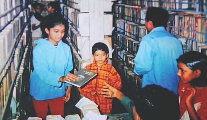 Children at a BSK mobile library. 