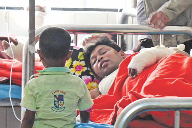 A child meets his victimised father at the burn unit. Photo: Star