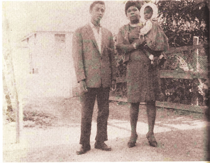 Bob with mother Cedella and half-sister Pearl in 1961.