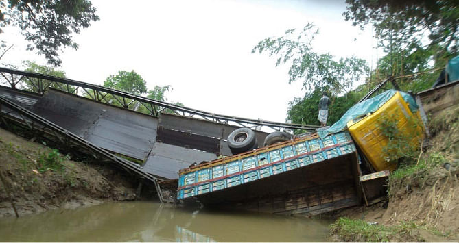 This bailey bridge near 31 BGB Battalion headquarters in Naikkhongchhari upazila under Bandarban district collapsed under the pressure of an overloaded truck on July 23, leaving road communication between Naikkhongchhari and Ramu upazilas snapped since then.  PHOTO: STAR