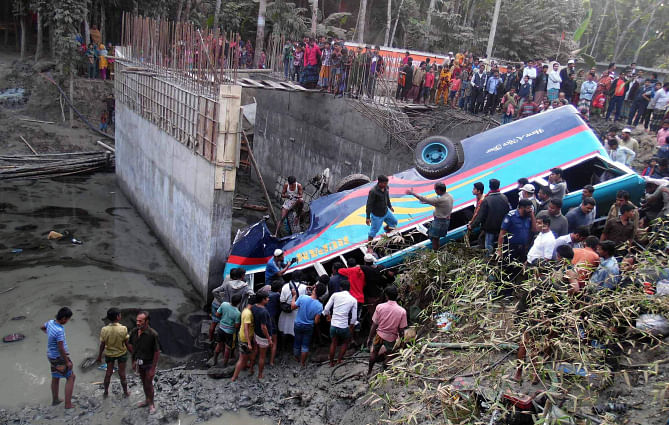 The wreckage of the bus that fell into a canal by the Khulna-Barisal highway in Rajapur yesterday. The driver lost control over the wheel while driving on even after one of the tyres deflated.  Photo:  Star