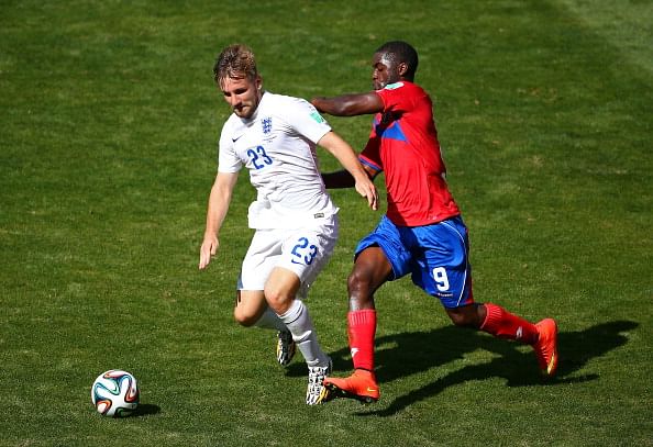 Luke Shaw of England controls the ball against Joel Campbell of Costa Rica during the 2014 FIFA World Cup Brazil Group D match between Costa Rica and England at Estadio Mineirao on June 24, 2014 in Belo Horizonte, Brazil. Photo: Getty Images