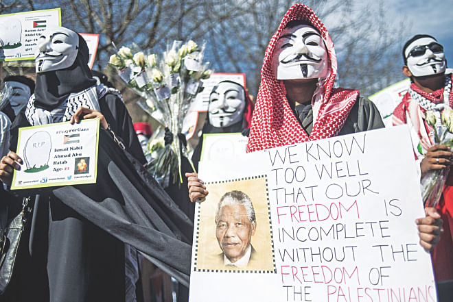 In celebration of the Mandela Day, protesters gather outside the Israeli embassy's office in Johannesburg on Friday to show their support for the Palestinian people and demand the expulsion of the Israeli ambassador in South Africa.  Photo: AFP