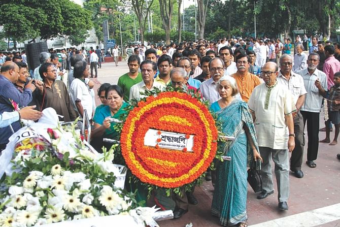 Ekatturer Ghatak Dalal Nirmul Committee pays its respects before the body of National Professor and renowned historian Salahuddin Ahmed on the Central Shaheed Minar premises in the capital yesterday.  photo: star