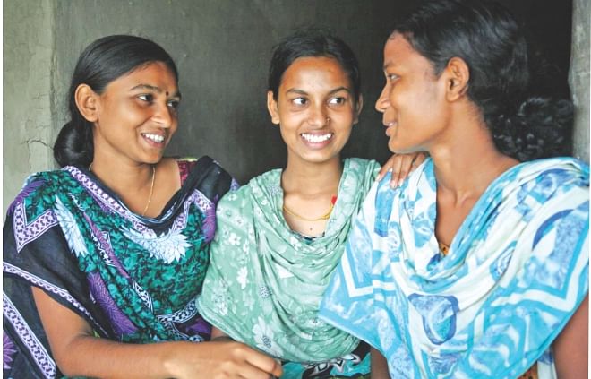 (Left to right) Deepti Mondol, 16, Anjana Mondol, 17 and Joyasree Rai,18 share a conversation about issues like prevention of child marriage in Kalibari Village, Dacope Upazilla. They are all beneficiaries of stipends provided by UNICEF. Photo: © UNICEF/BANA2013-00997/Kiron