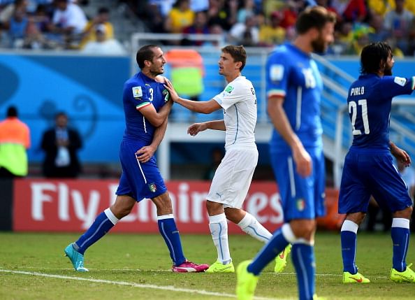Giorgio Chiellini of Italy appeals to referees after a clash during the 2014 FIFA World Cup Brazil Group D match between Italy and Uruguay at Estadio das Dunas on June 24, 2014 in Natal, Brazil. Photo: Getty Images