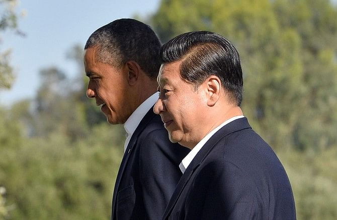 Left, US President Barack Obama and Chinese President Xi Jinping head for a bilateral meeting at the Annenberg Retreat at Sunnylands in Rancho Mirage, California. Photo: AFP/File
