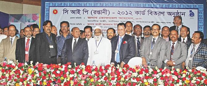 Directors of the Federation of Bangladesh Chambers of Commerce and Industry, who received CIP cards for 2012 from Commerce Minister Tofail Ahmed, pose at a programme at Radisson Hotel in Dhaka yesterday.  Photo: Star