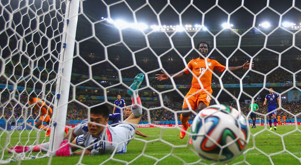 Gervinho of the Ivory Coast scores on a header past Eiji Kawashima of Japan as Wilfried Bony of the Ivory Coast looks on during the 2014 FIFA World Cup Brazil Group C match between the Ivory Coast and Japan at Arena Pernambuco on June 14, 2014 in Recife, Brazil. Photo: Getty Images
