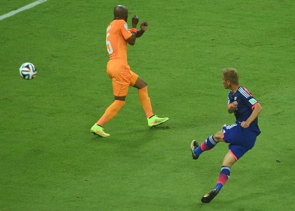 Japan's forward Keisuke Honda (R) scores during a Group C football match between Ivory Coast and Japan at the Pernambuco Arena in Recife during the 2014 FIFA World Cup on June 14, 2014. Photo: AFP/Getty Images