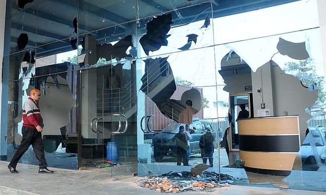 .Workers vandalised factories and vehicles, demanding implementation of the new pay scale and improved working condition. Photo: Anurup Kanti Das