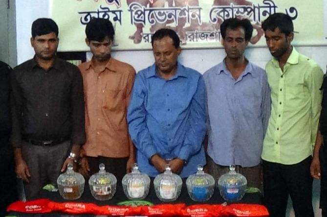 Rab personnel seized 6 jars of cobra venom worth around Tk 69 crore from a hotel in Joypurhat town on Friday night and arrested five people. Photo: Star