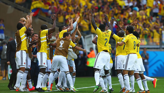 Pablo Armero of Colombia (3rd R) celebrates with teammates after scoring his teams first goal during the 2014 FIFA World Cup Brazil Group C match between Colombia and Greece at Estadio Mineirao on June 14, 2014 in Belo Horizonte, Brazil. Photo: Getty Images