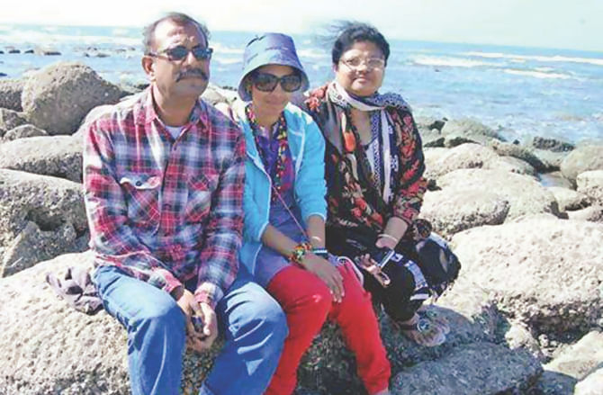 A photo of Mysha Tasnim with her parents at Inani beach of Cox's Bazar. The mindless arson took away the lives of the girl and her father. The picture was the cover photo on her Facebook page. Photo: Anisur Rahman/Collected 