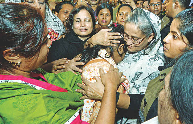 On the 10th anniversary of the August 21, 2004 grenade attack, Prime Minister Sheikh Hasina consoles a victim on Bangabandhu Avenue yesterday. Photo: PMO 