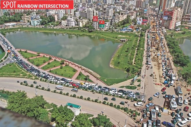 Construction work for a flyover on Tongi Diversion Road wreaks havoc on the traffic system in Hatirjheel, Tongi Diversion Road and the street going towards Sonargaon intersection.  Photo: Sk Enamul Haq