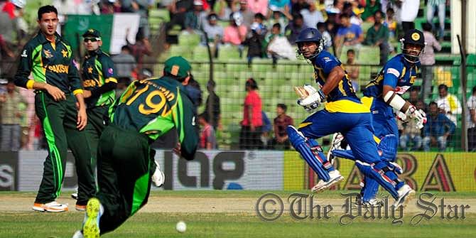 Lahiru Thirimanne and Kumar Sangakkara run between the wicket on the way of their 161-run partnership during the first match of Asia Cup 2014 between Sri Lanka and Pakistan in Fatullah Stadium. Firoz Ahmed