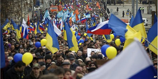 Protesters gathered in Moscow to object to Crimea intervention - the biggest anti-Putin rally for two years