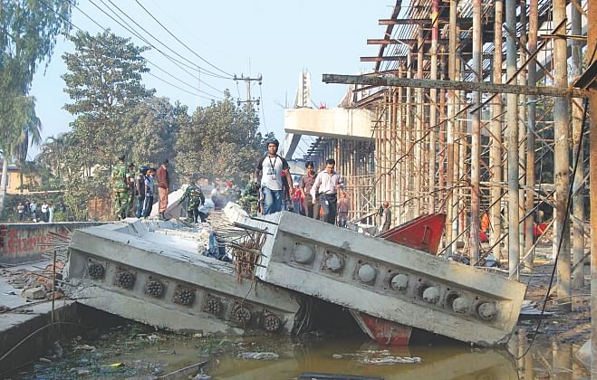 The collapsed girders of the under-construction flyover at Bahaddarhat in Chittagong in November 2012. Photo: File 