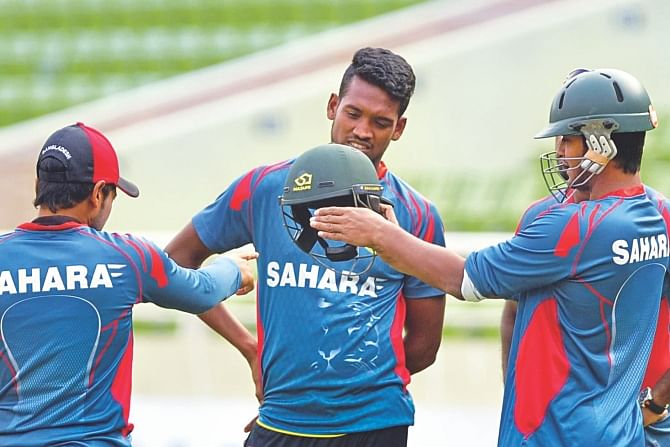 Bangladesh all-rounder Shakib Al Hasan (R) demonstrates to his teammates how the ball struck Phil Hughes on the head just behind the helmet. PHOTO: FIROZ AHMED
