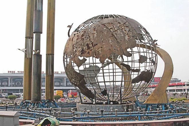 Chips of paint are falling off and rust has set in. This globe-shaped fountain in front of Shahjalal International Airport, the country's prime airport, is in this state due to sheer negligence. Photo: Sk Enamul Haq