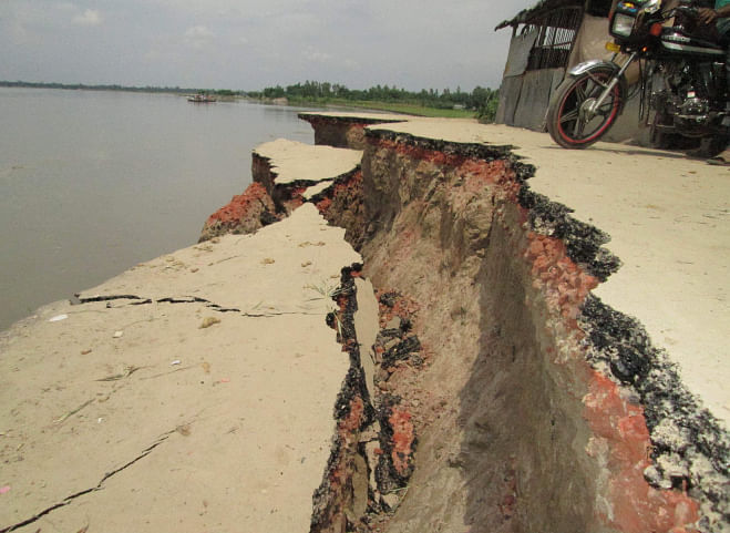 Dharla devours over 300 metres of Phulbari road in the last 24 hours at Char Kulaghat under Lalmonirhat Sadar upazila as erosion by the river has taken an alarming turn in the area.  Photo: Star