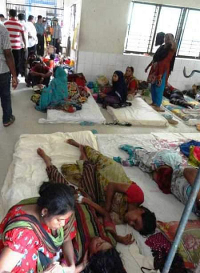 Diarrhoea patients lie in a congested atmosphere on the floor of Kushtia General Hospital that struggles to cope with the situation amid a sudden outbreak of the disease in the area allegedly due to drinking of contaminated water.  PHOTO: STAR