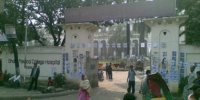 The entrance of Dhaka Medical College and Hospital. Photo: Wikimedia