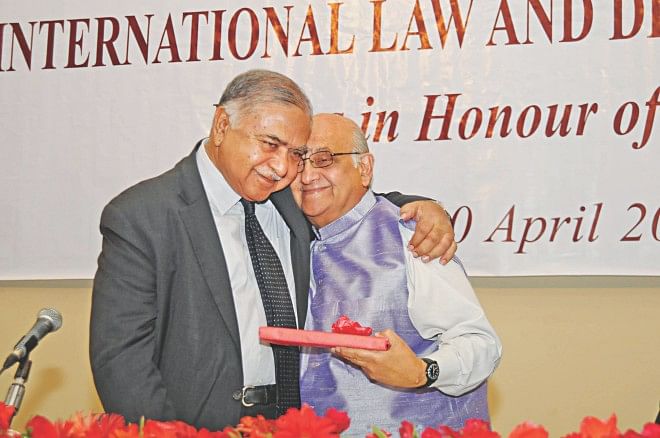 Veteran lawyer Dr Kamal Hossain, left, and his longtime friend economist Rehman Sobhan share a warm hug at the launching ceremony of a book on the jurist on the occasion of his 77th birth anniversary at the capital's Ruposhi Bangla Hotel on Sunday. Photo: Courtesy 