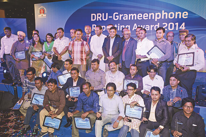 Winners of the DRU-Grameenphone Reporting-2014 Award and guests at the award giving programme held at Sonargaon Hotel in the capital yesterday. Photo: Star