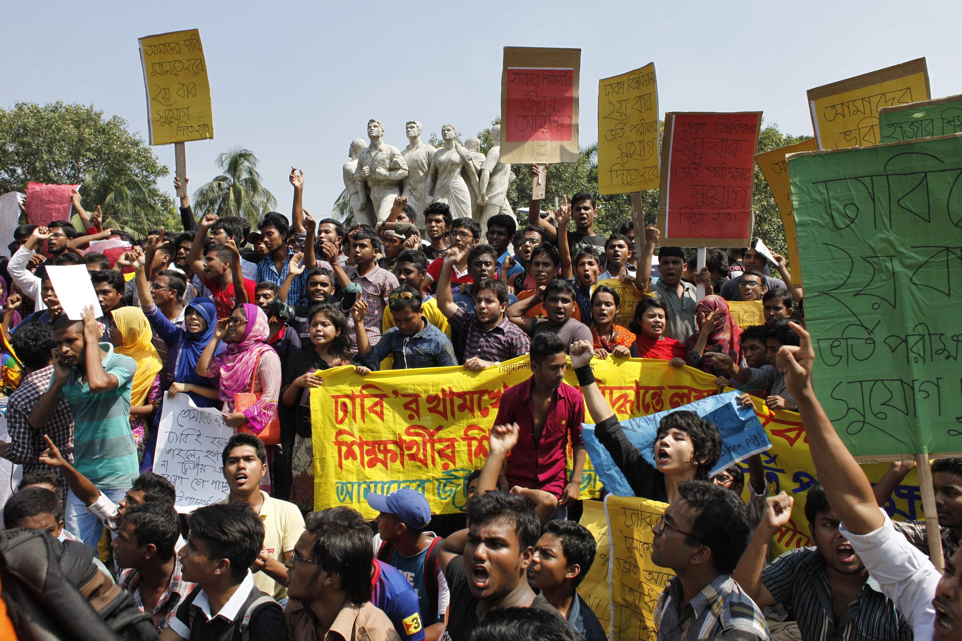 Students who had taken the Dhaka University admission test this year stage a protest at the base of Shontrash Birodhi Raju Sharok Bhaskorjo yesterday demanding that the university authorities enforce from 2016 instead of next year its provision to not allow students to sit for the exam more than once. Photo: Star