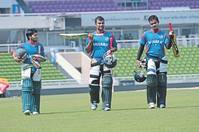 Bangladesh opener Tamim Iqbal (C) will be looking to get some runs under his belt, after having missed the last few matches due to a strain in his neck, when Bangladesh take on the UAE in a warm-up T20 match at Fatullah today. PHOTO: STAR