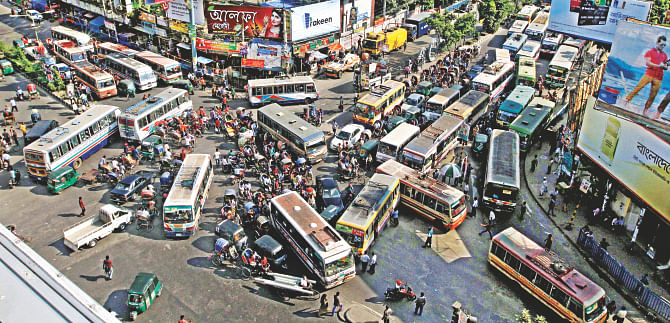 Busses, rickshaws and other vehicles make a mess of Paltan intersection in the capital yesterday. Plenty of vehicles plied the city streets ignoring the shutdown called to protest the death sentence of Jamaat chief Nizami.  Photo: Amran Hossain