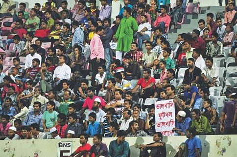 Football fans turned up in numbers at the big bowl to cheer on the hosts. PHOTO: STAR